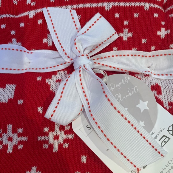 Red Holiday Blanket with White Reindeer Pattern kids - Picture 7 of 13